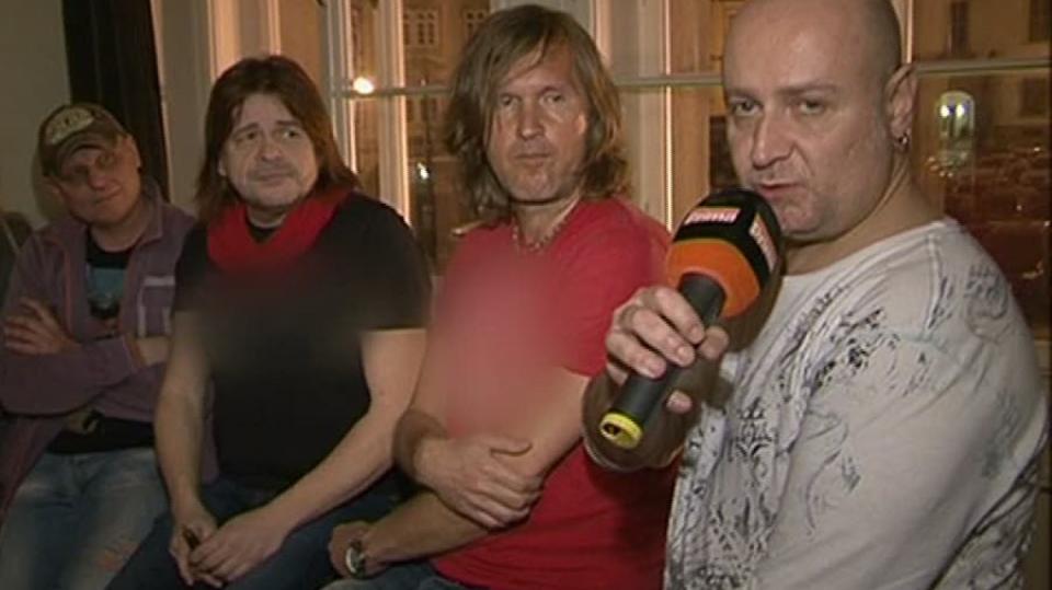 Video VIP zprávy: Burma Jones vyrážejí na turné. Po osmnácti letech!